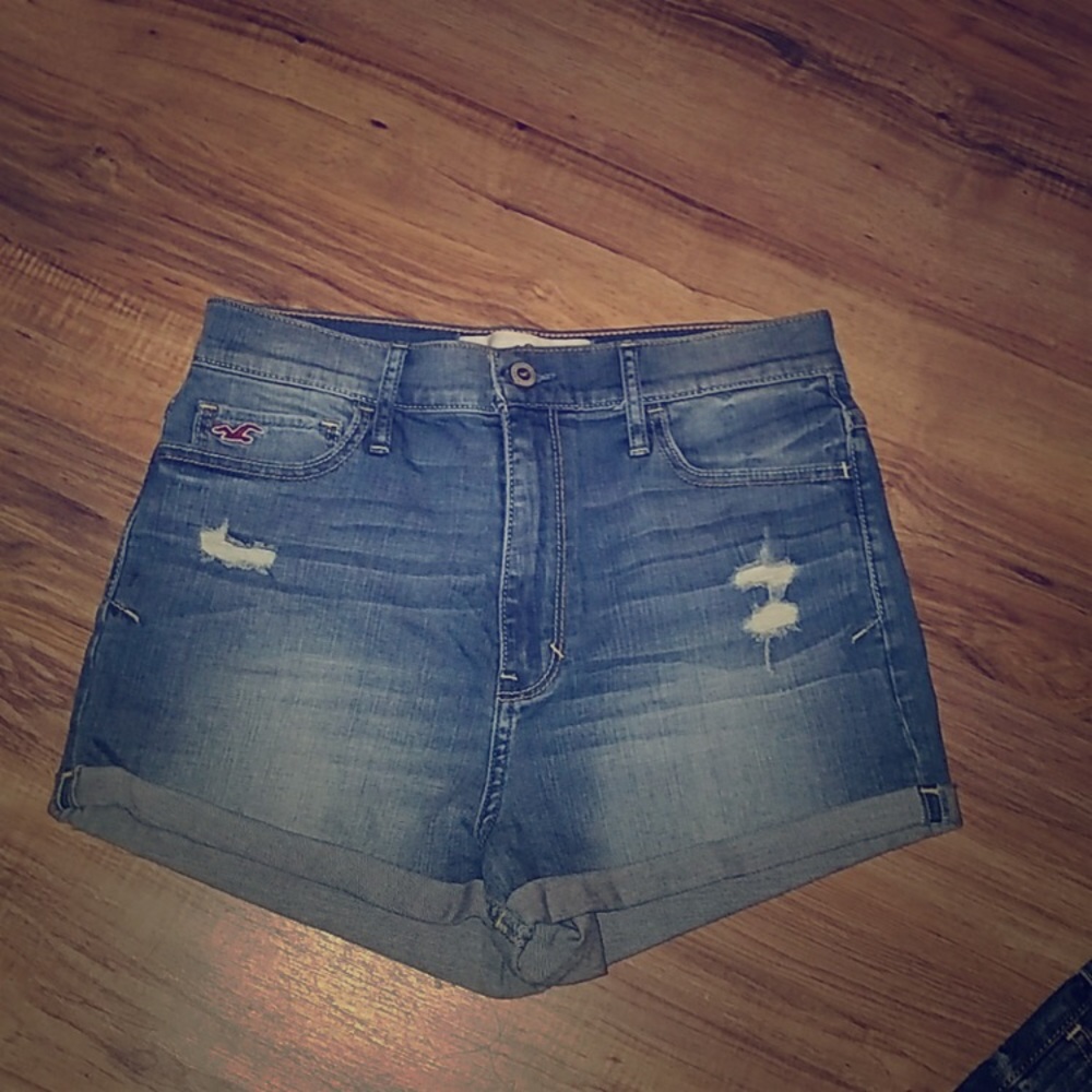 HOLLISTER ULTRA HIGHRISE SHORTS