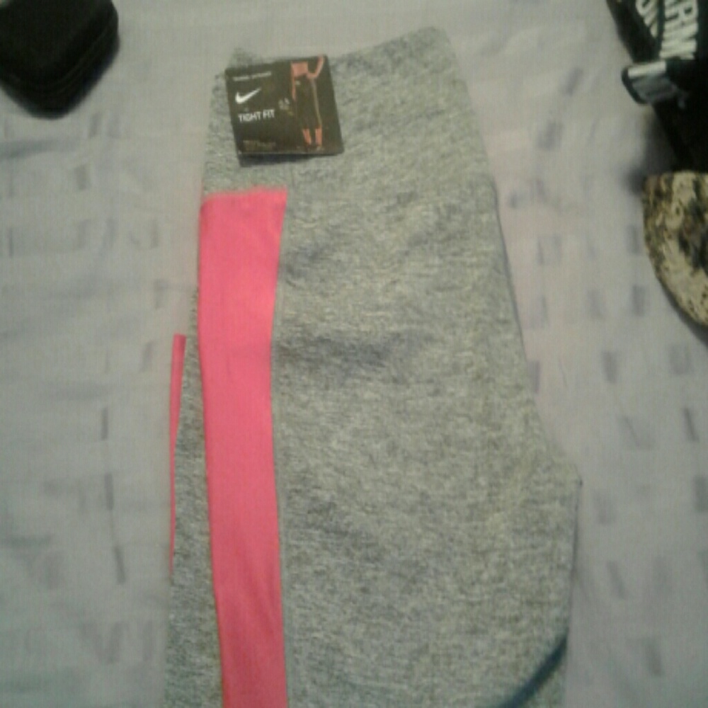 nike tight fit training capries