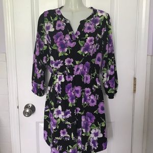 NEW Beautiful v neck collar floral dress
