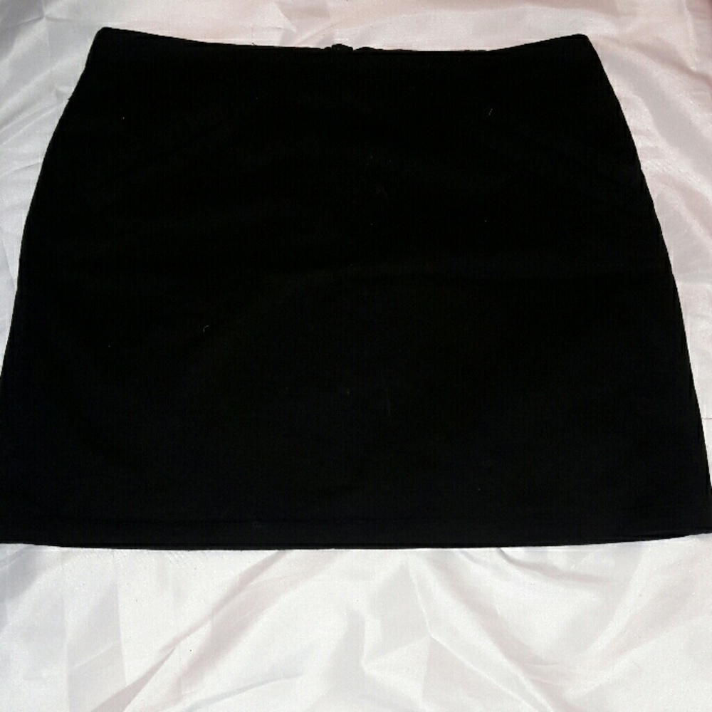 👀Black Skirt