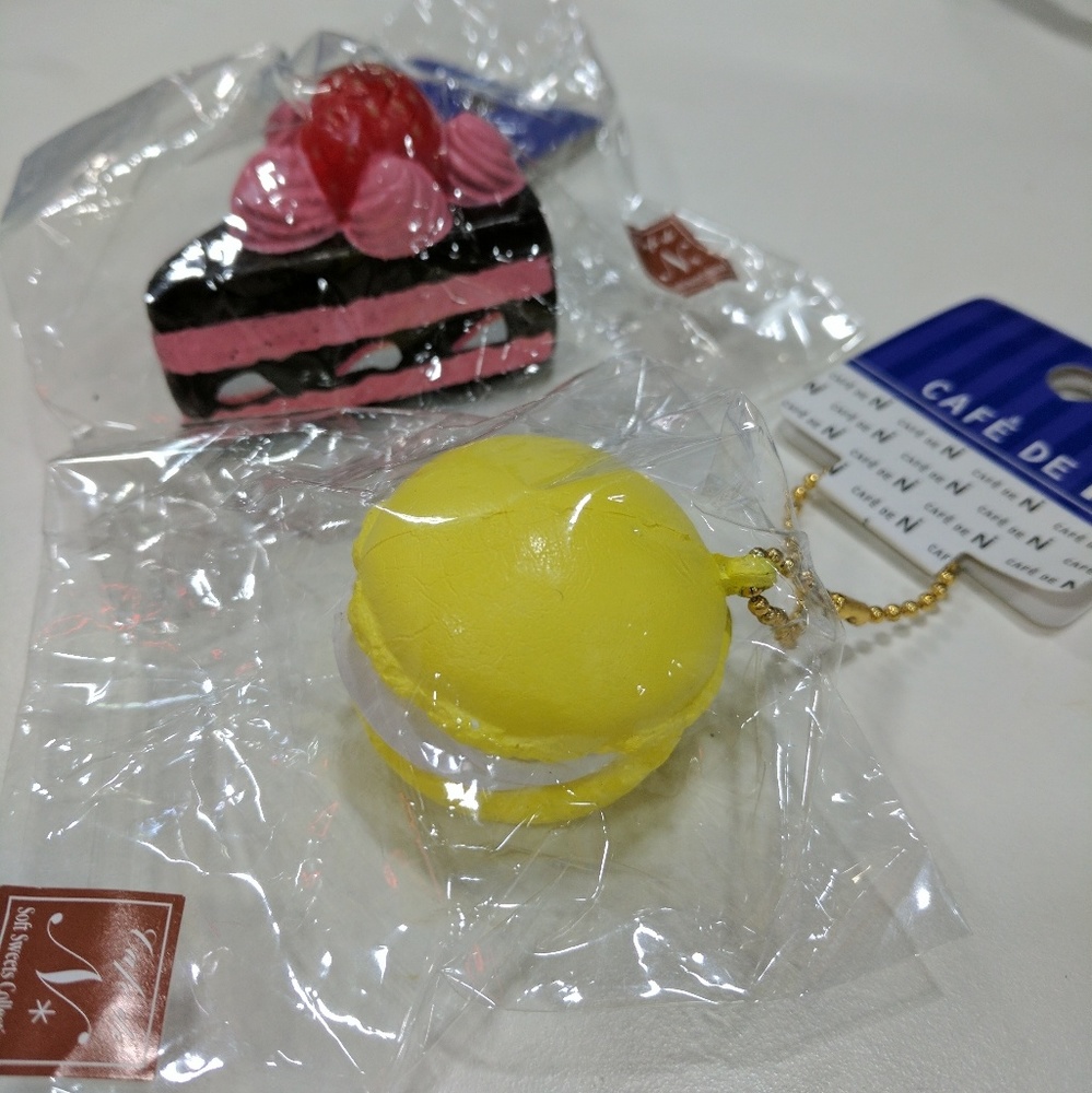 Cafe DE N Macaron Cake SLOW RISE KAWAII SQUISHY 2