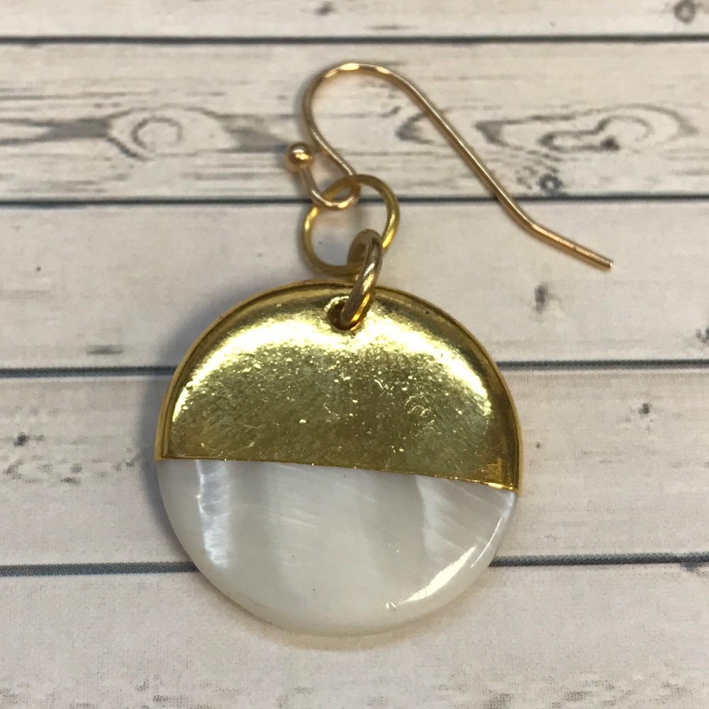 Pearl and gold drop earrings - Picture 2 of 2