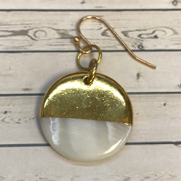 Pearl and gold drop earrings - Picture 2 of 2