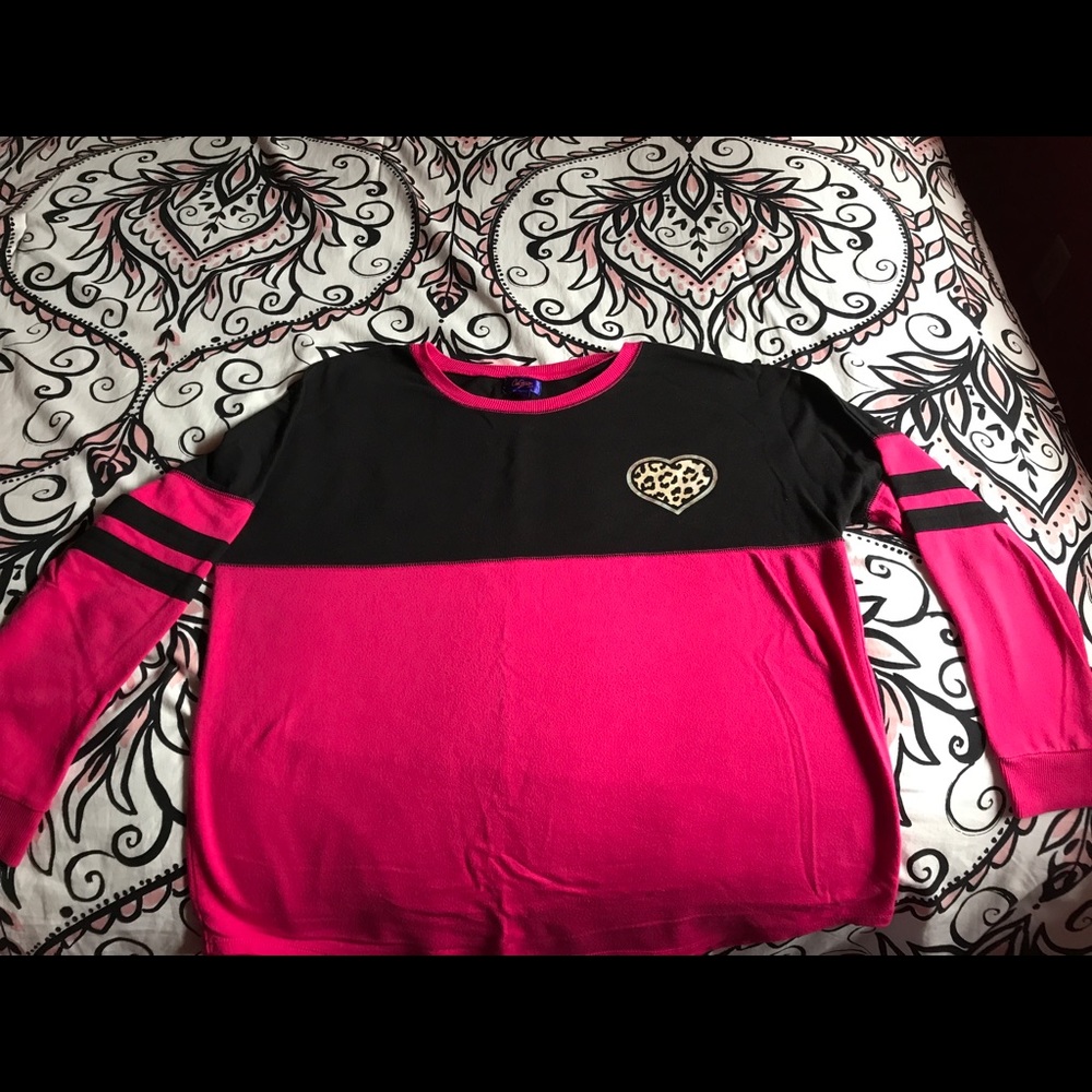 Long sleeve shirt pink/black w/ 1982 cheetah font