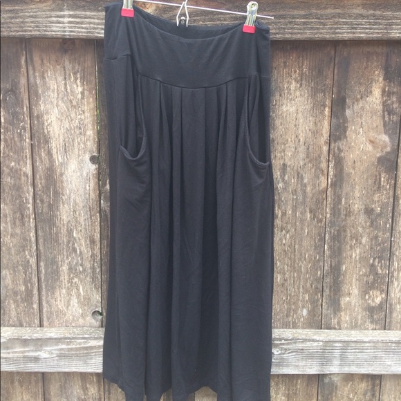 Dresses & Skirts - Black skirt