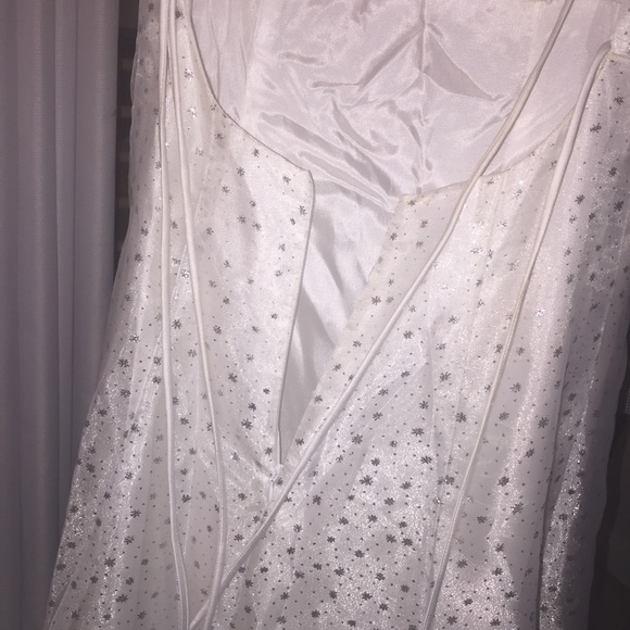 Size 3  Beautiful PROM Gown - Picture 4 of 5