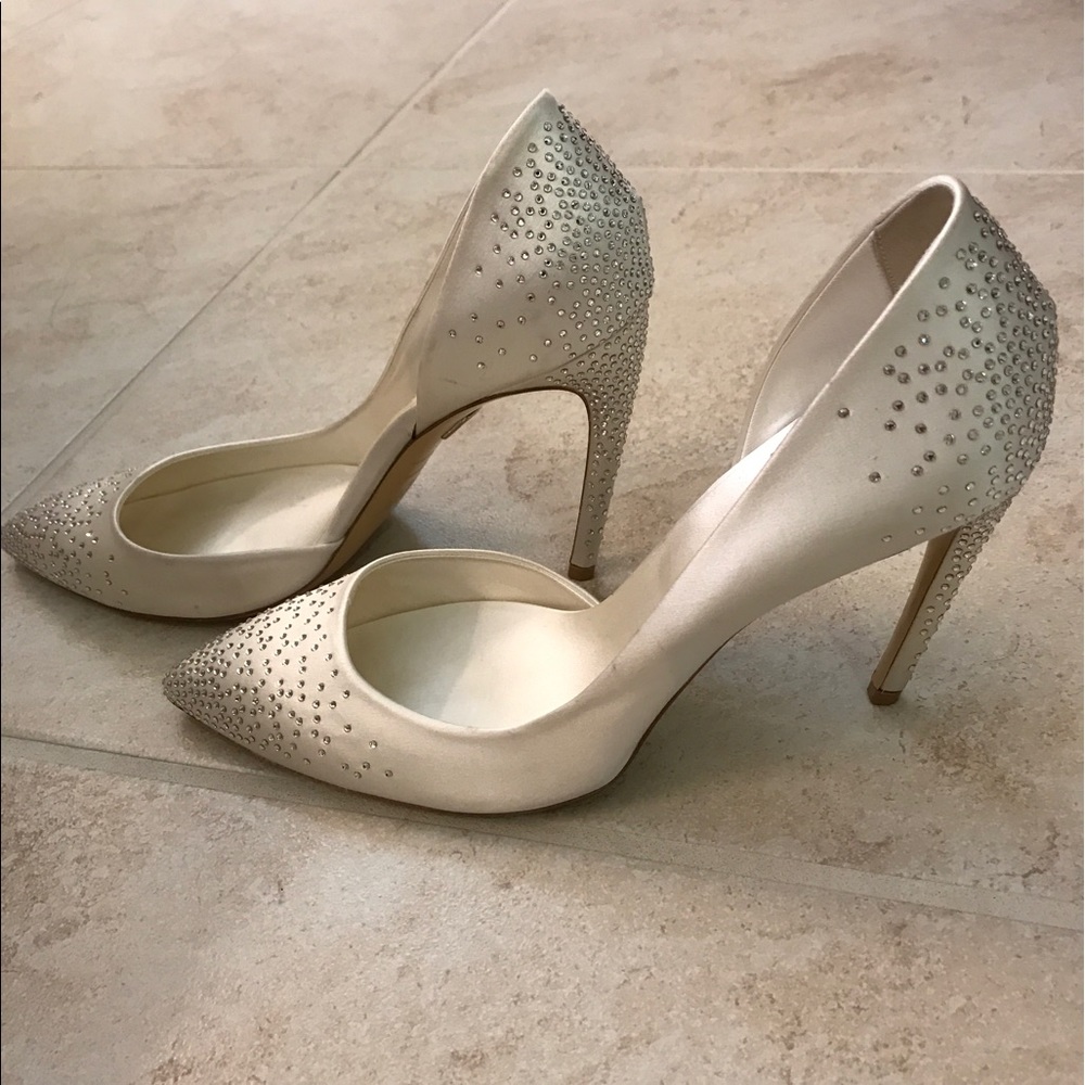 RV. Roger Vivier pump