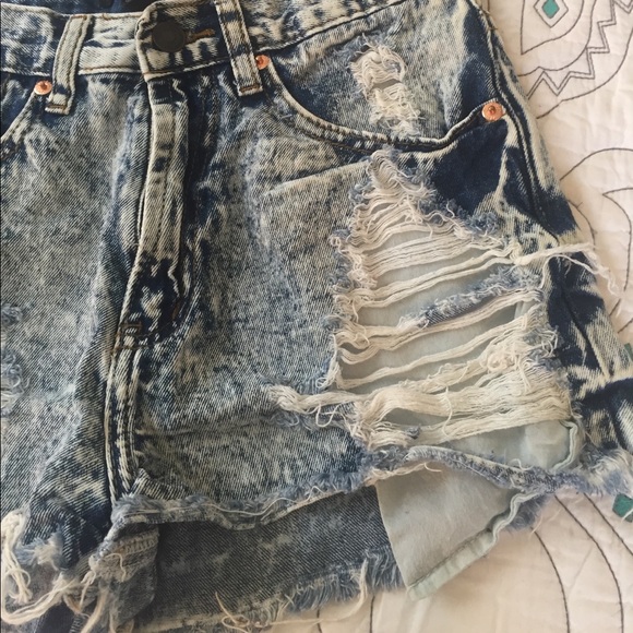 F o r e v e r 21 • Cutoff shorts - Picture 2 of 4