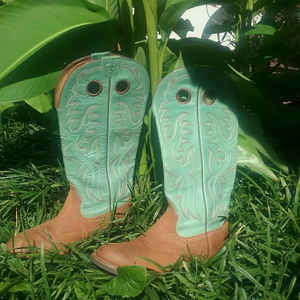 Ariat Women's Cowboy boots. *Reserved*