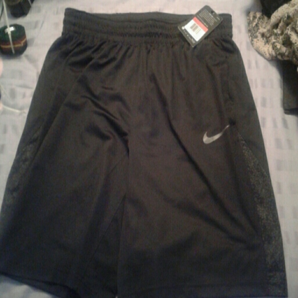 new nike dri- fit athletic shorts