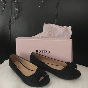 Brand new! 8.5 wide justfab Open toe flats.