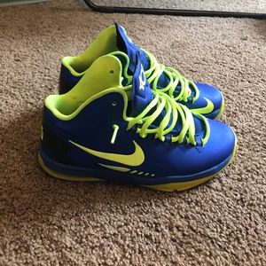 KD 5 "superhero" size 6
