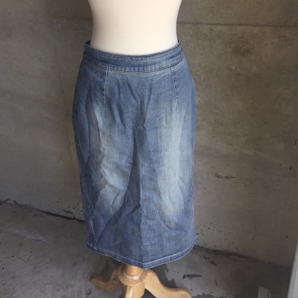 Forever 21 Dresses & Skirts - Calf length pencil denim skirt size XS ⚡️ So cute! Forever 21 Dresses & Skirts - Calf length pencil denim skirt size XS ⚡️ So cute!