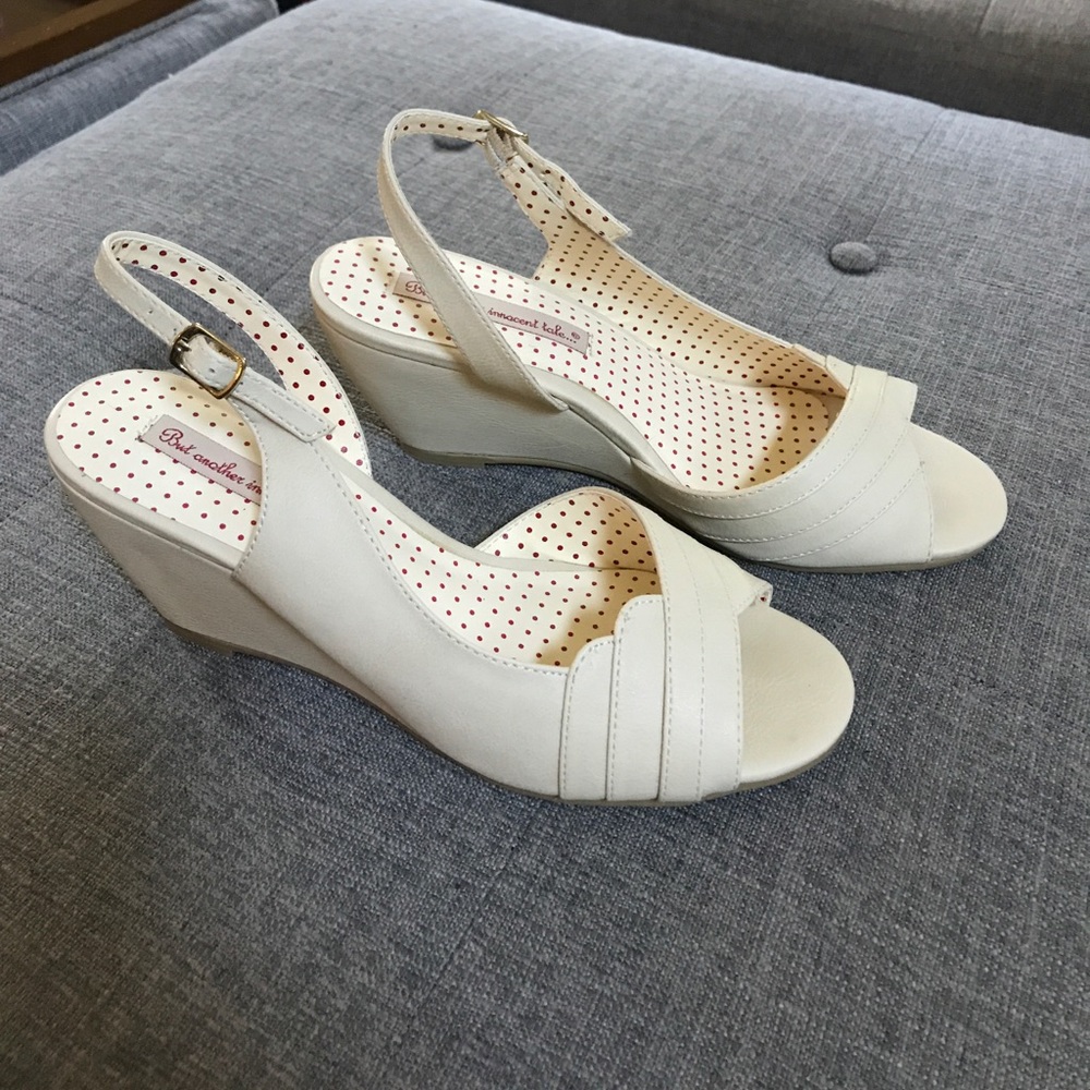 Modcloth cream wedges