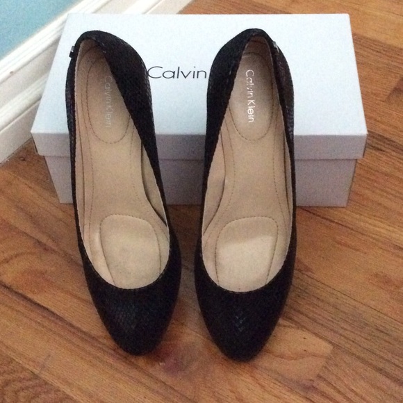 Calvin Klein black python saxton wedge heel - Picture 3 of 4