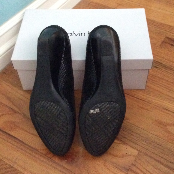 Calvin Klein black python saxton wedge heel - Picture 4 of 4