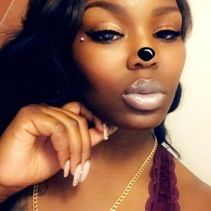 Meet your Posher, Chanel