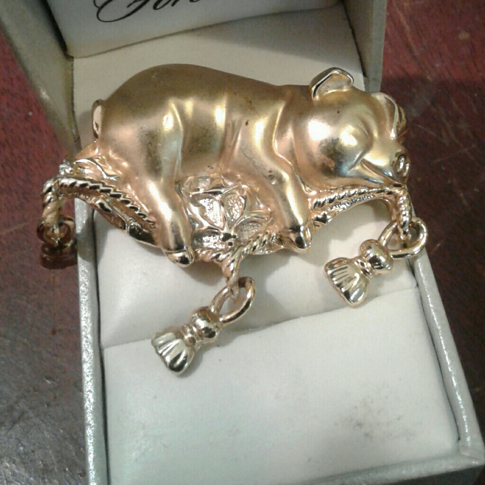 Brooch