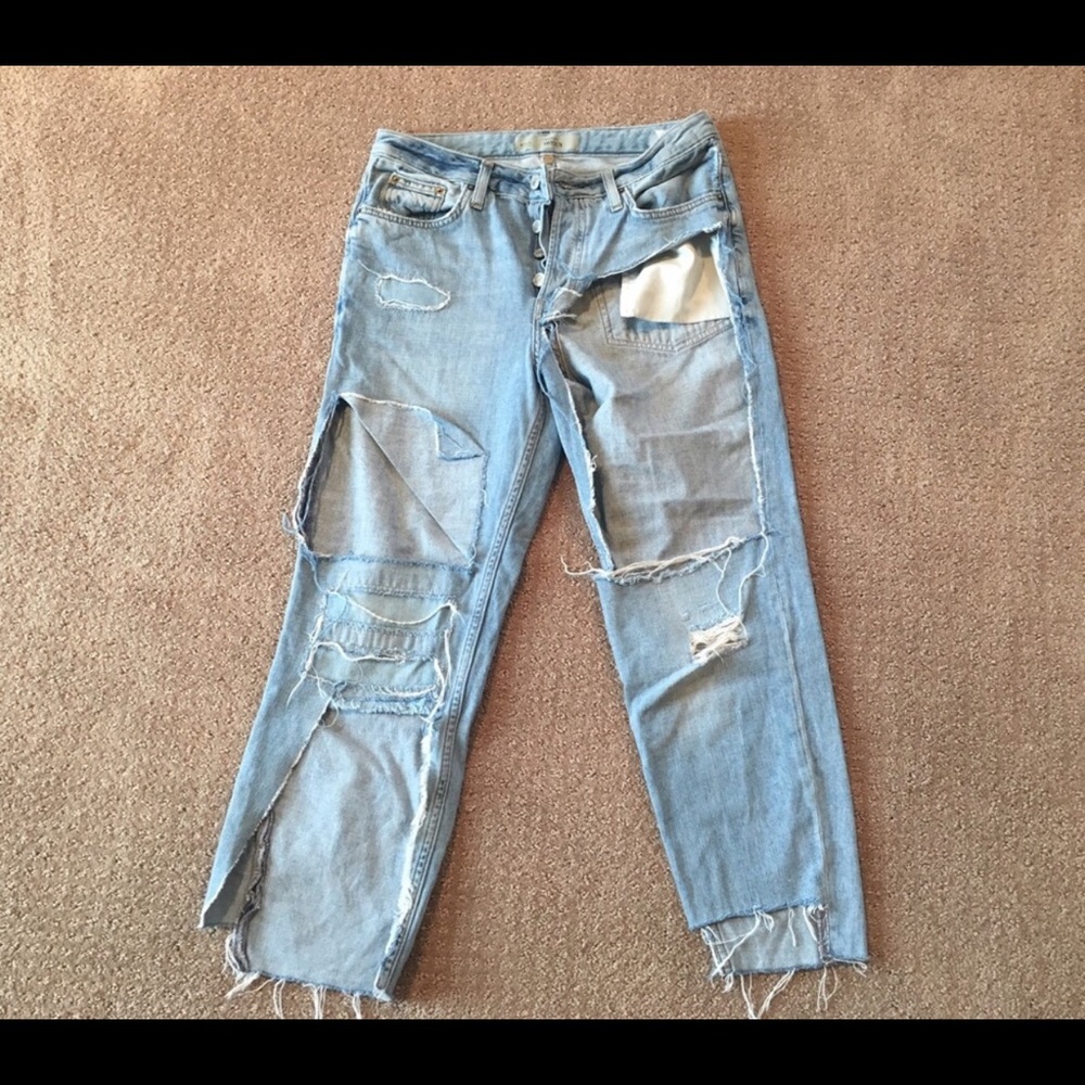 Very ripped boyfriend jeans