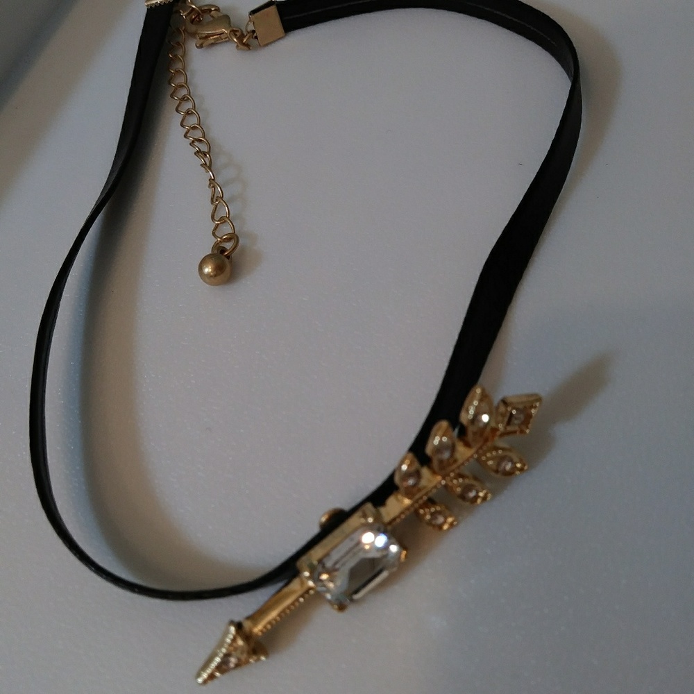 Arrow choker neclace