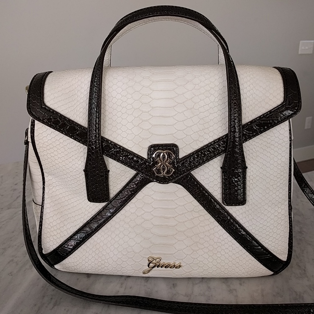 Chic Guess Bag