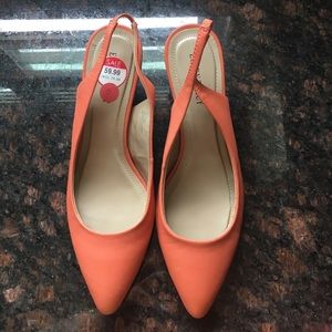 Ellen Tracy peach sling backs