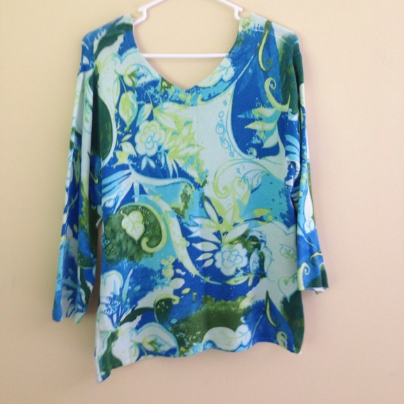 "Red" brand , super soft , summer sweater - Picture 3 of 4