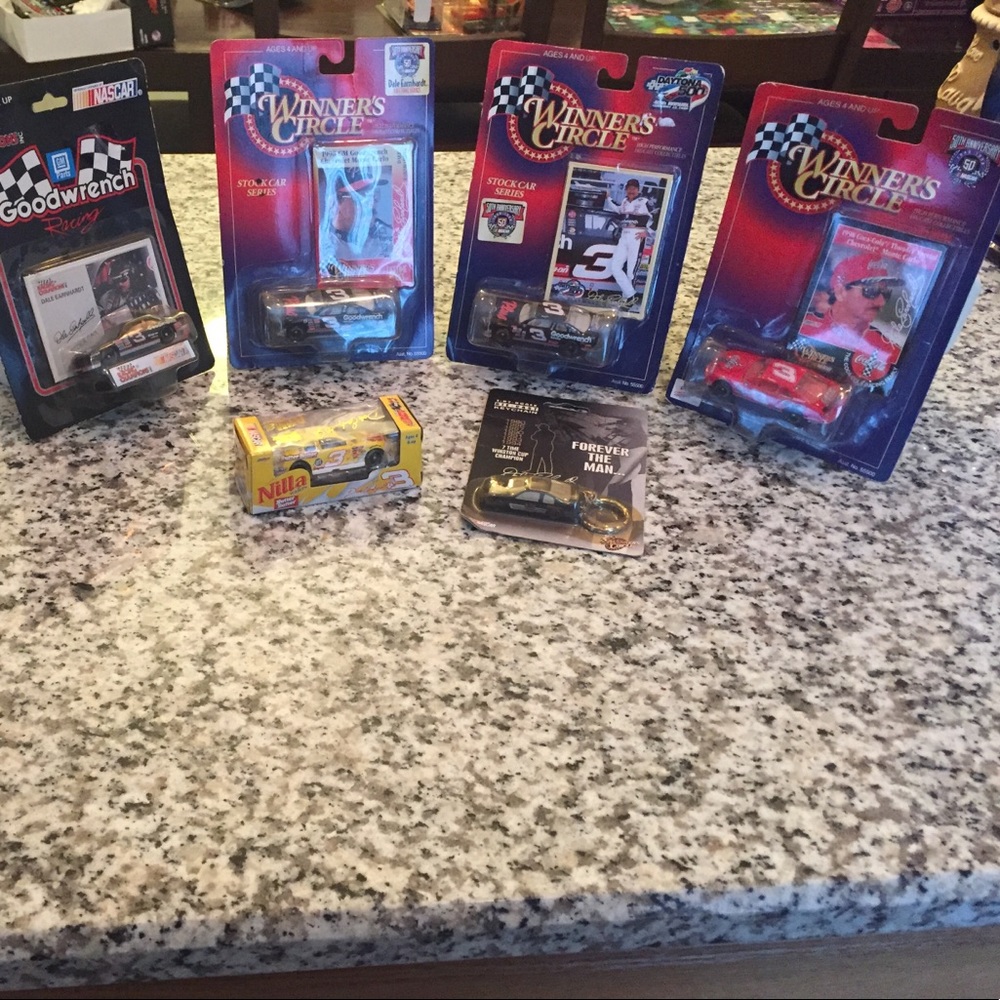 Dale Earnhardt  - EUC 5 Earnhardt Die cast cars.