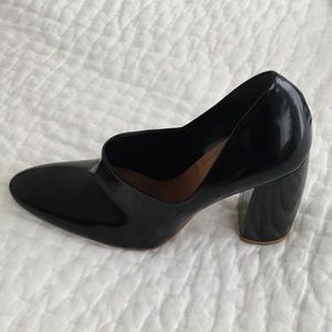 Sleek fashionista heels!