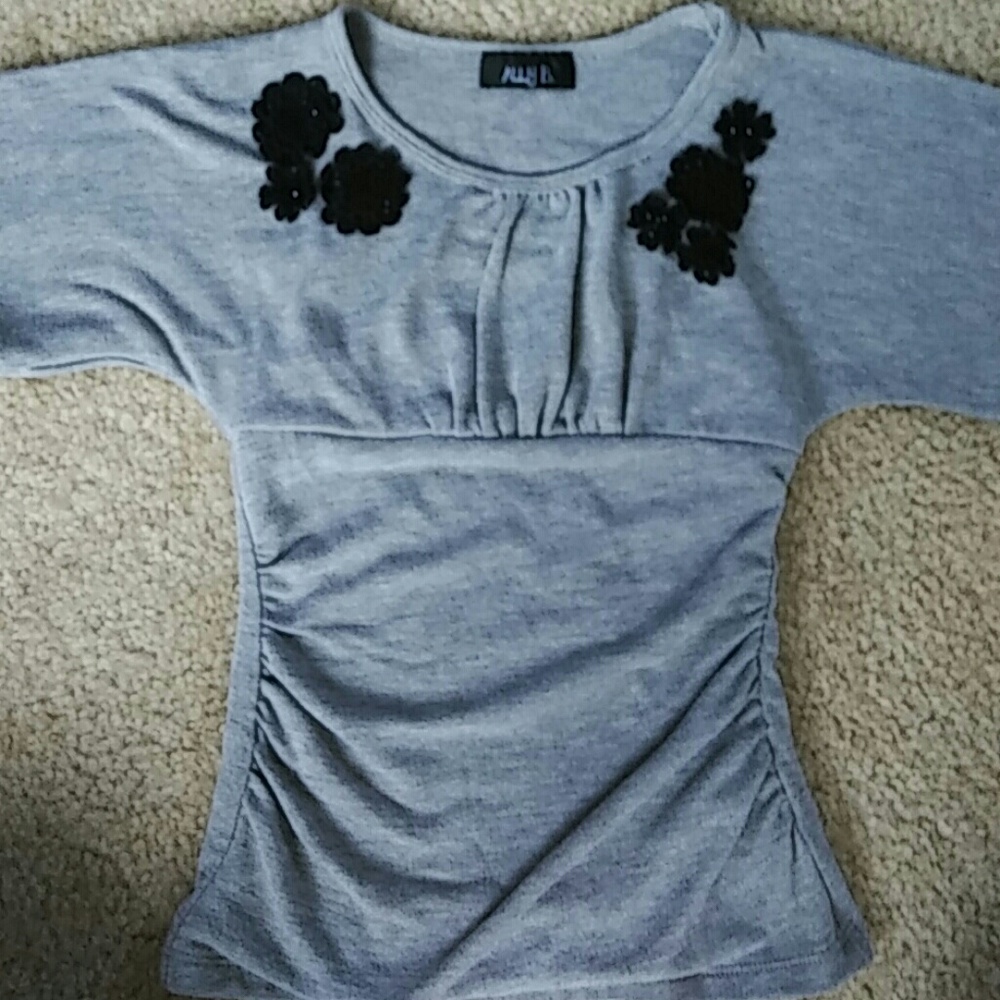 Ally B Gray Top Size 7/8
