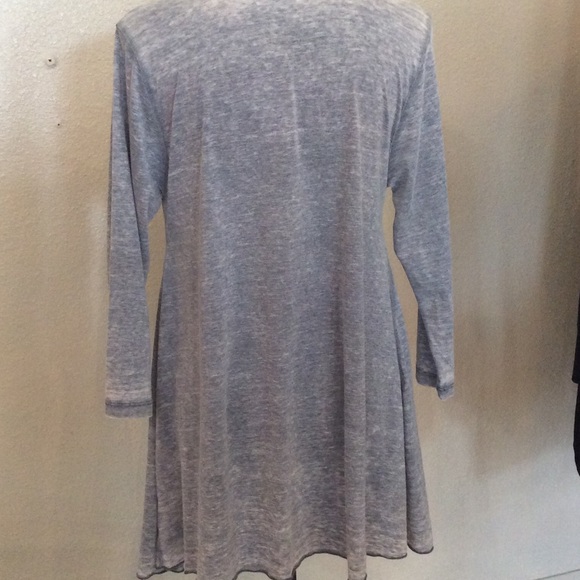 NEW ARRIVAL TUNIC BLOUSE - Picture 3 of 4