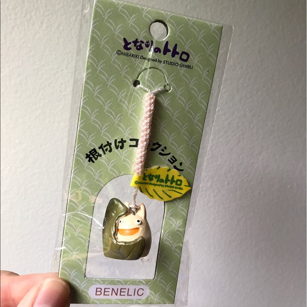 Studio Ghibli white Totoro key/cell/zipper charm