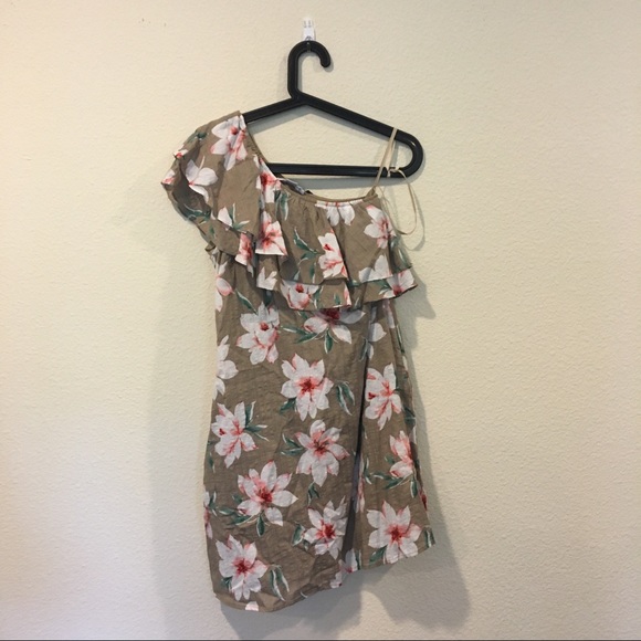LoveRiche Dresses & Skirts - NWT LoveRiche floral one shoulder dress LoveRiche Dresses & Skirts - NWT LoveRiche floral one shoulder dress
