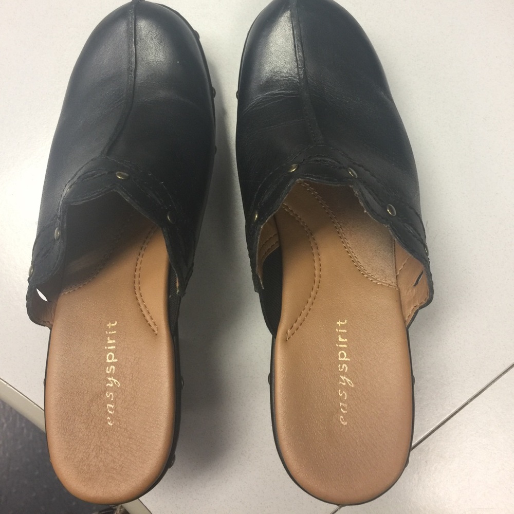 Easy Spirit clogs