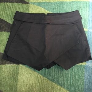 Black Skort