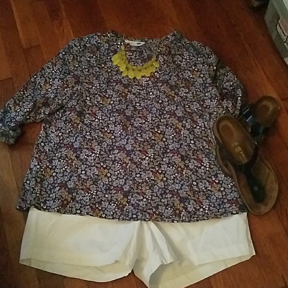Old Navy Tops - Comfy and cute OLD NAVY linen tunic floral blouse Old Navy Tops - Comfy and cute OLD NAVY linen tunic floral blouse
