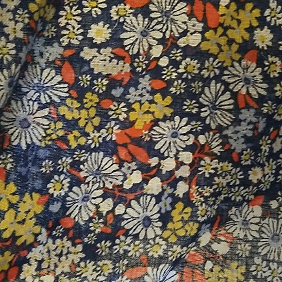 Old Navy Tops - Comfy and cute OLD NAVY linen tunic floral blouse Old Navy Tops - Comfy and cute OLD NAVY linen tunic floral blouse