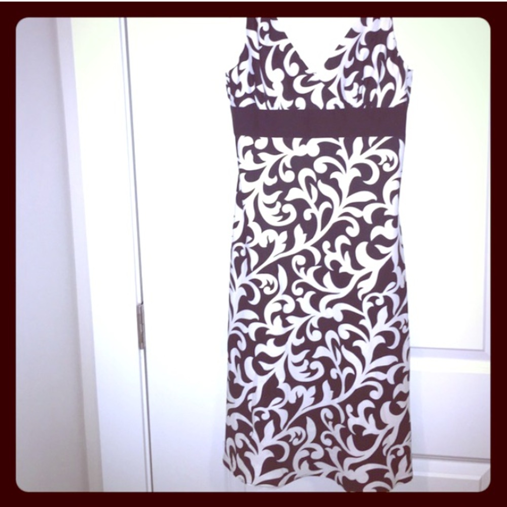 Ann Taylor Black & White Swirl Print Dress. Size 0