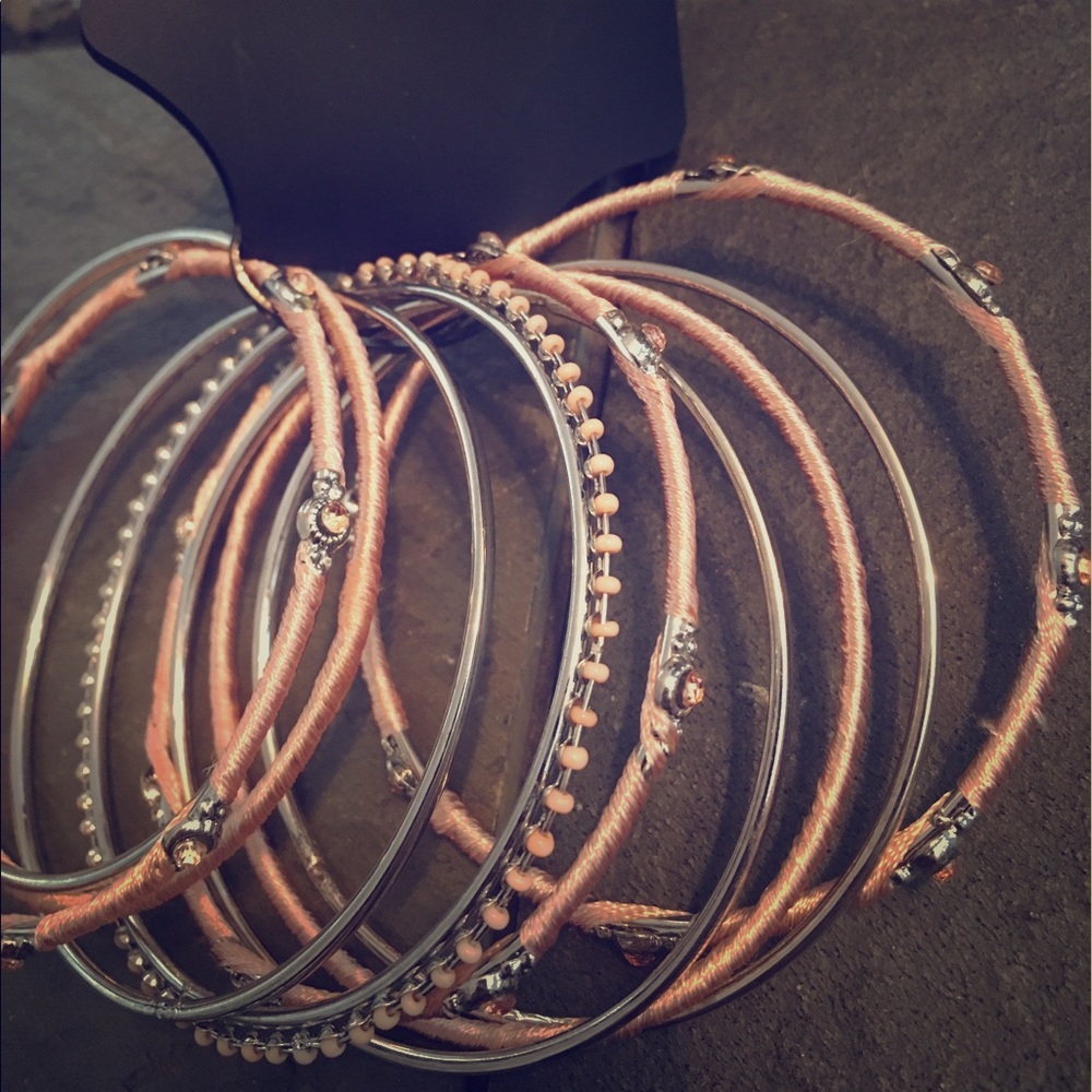 Women's bracelet set with tags!