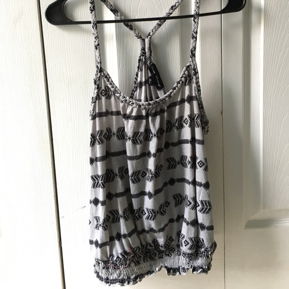 Gray tank top with designs