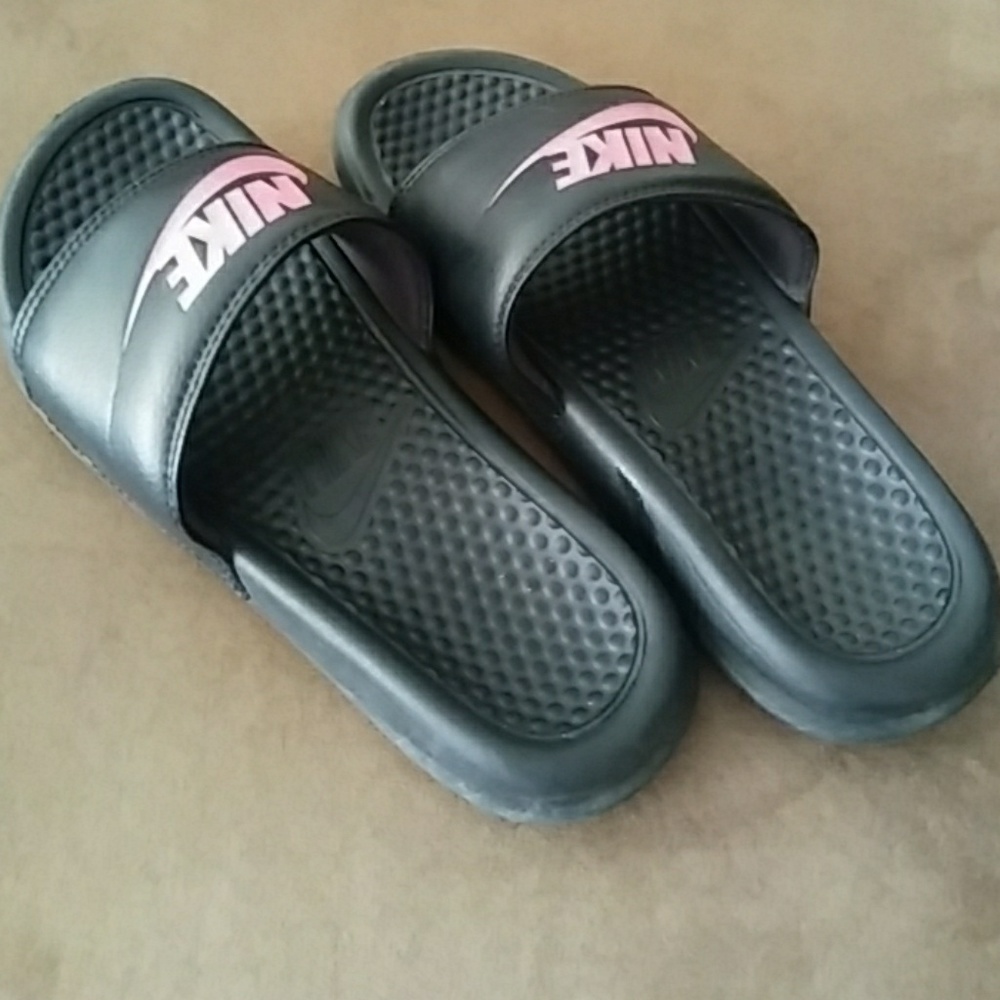 ‼️FINAL PRICE ‼️ Nike sandals (size 6)