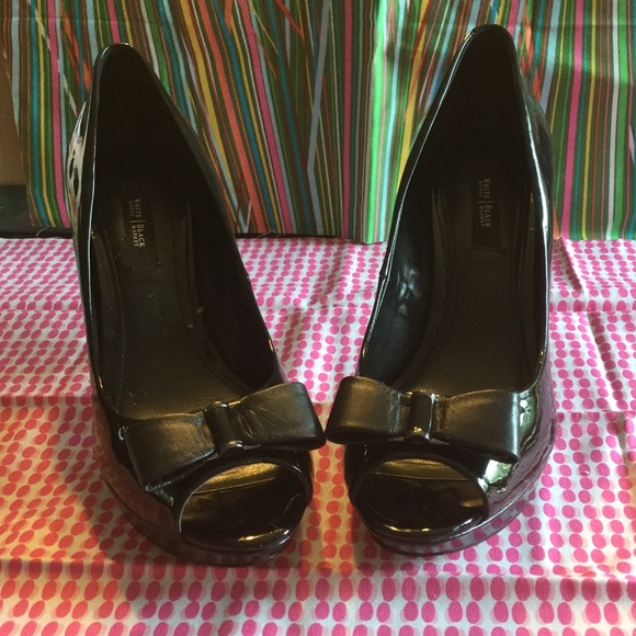 White House Black Market Peep Toe w/ Bows. Sz 10. - Picture 2 of 8