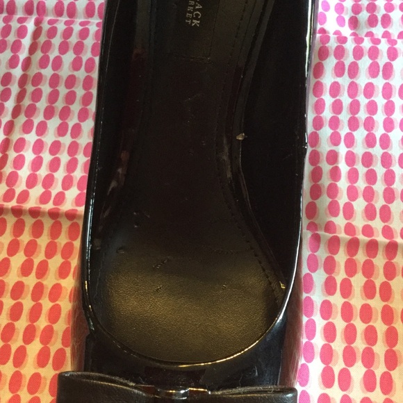 White House Black Market Peep Toe w/ Bows. Sz 10. - Picture 5 of 8