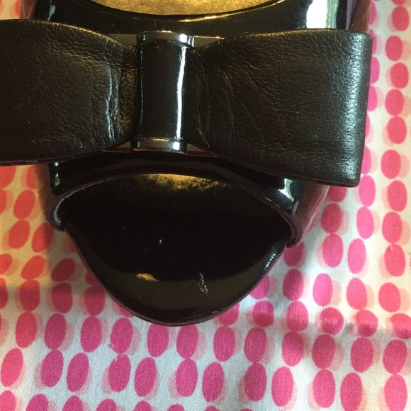 White House Black Market Peep Toe w/ Bows. Sz 10. - Picture 6 of 8