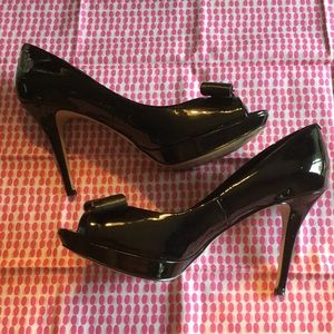 White House Black Market Peep Toe w/ Bows. Sz 10.