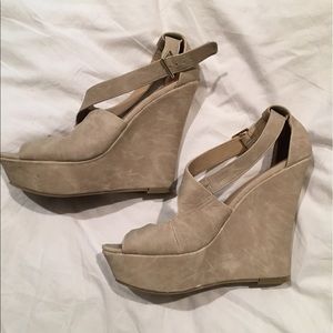 Like New Wedge Sandals!!