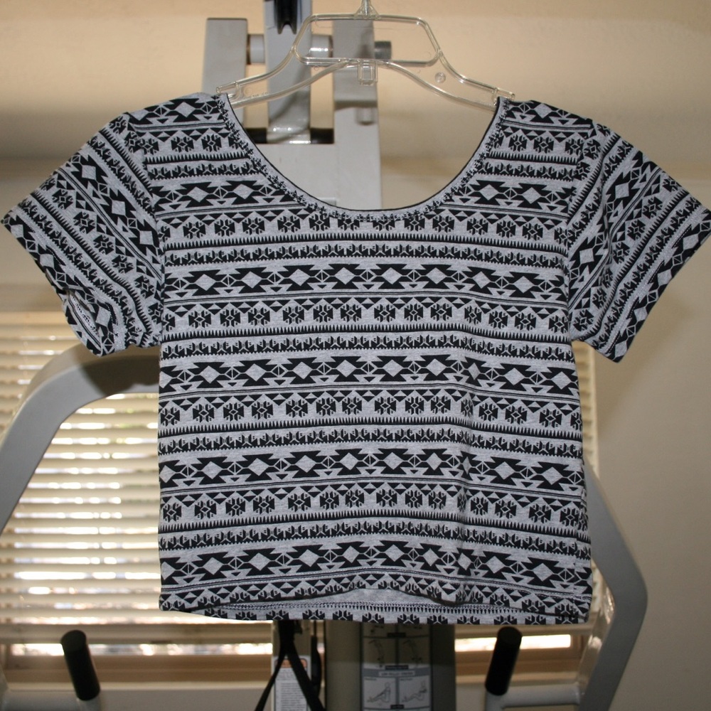 Fifth Sun Grey and Black Pattern Crop Top