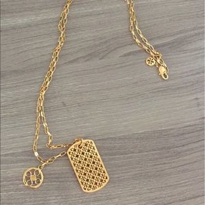 Tory Burch
Kinsley Dog Tag Necklace