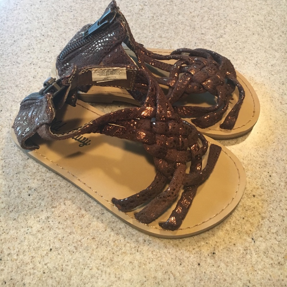Brown size 6 old navy toddler sandals