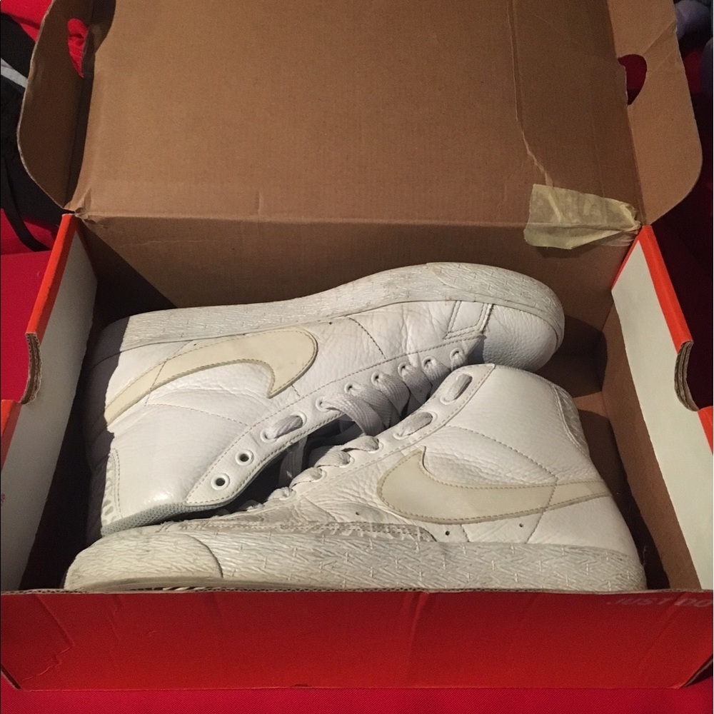 Men's Nike Jordan white blazers size 9